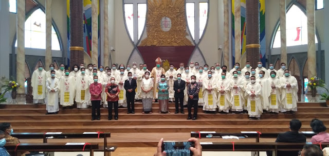 Berita terlengkap penasbisan dua orang Pastor di Gereja Katedral Paroki "Hati Kudus Yesus" keuskupan Sanggau