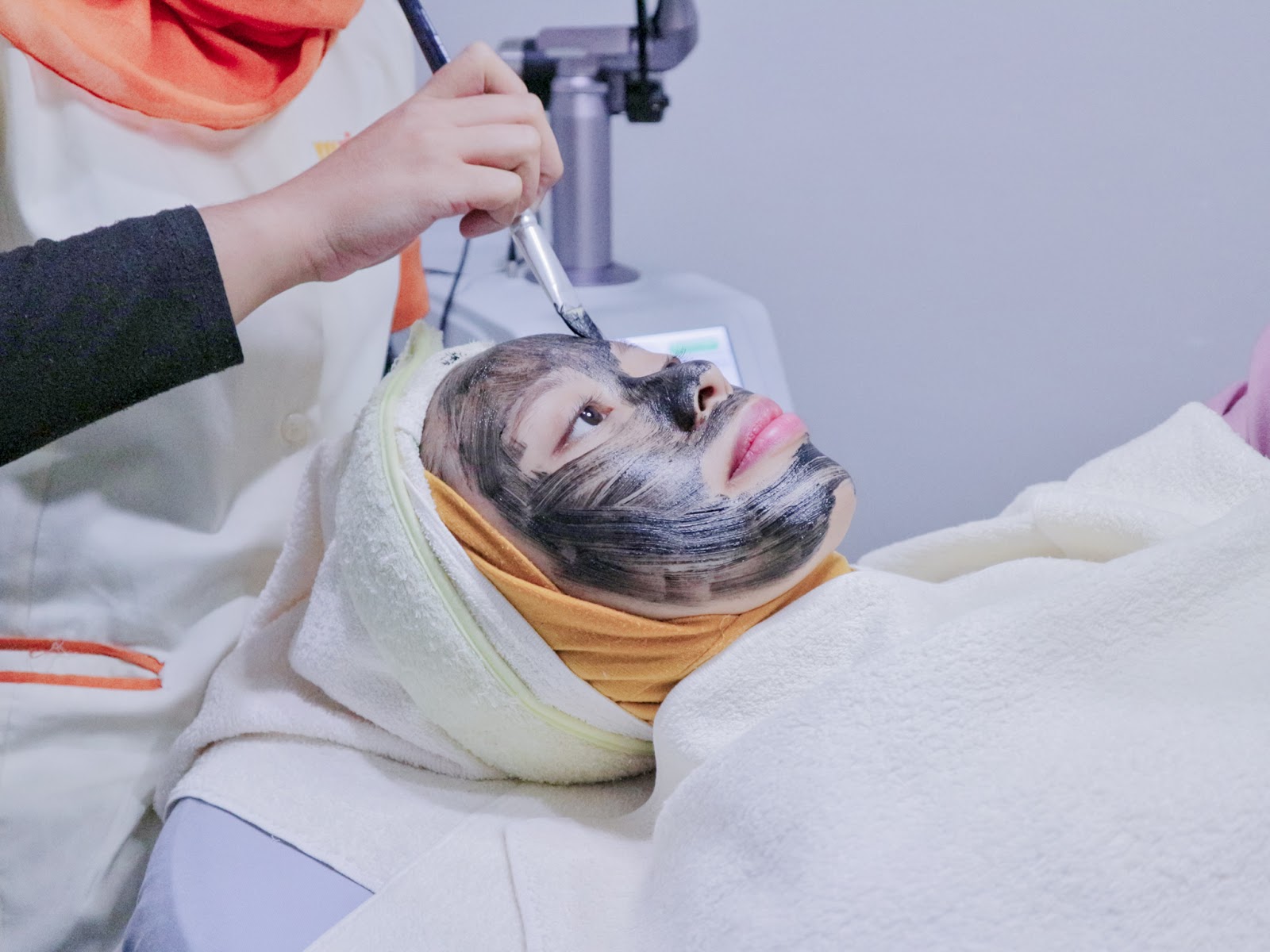 Uni Dzalika Review Black Doll Laser Treatment di Wijaya Platinum Cibinong