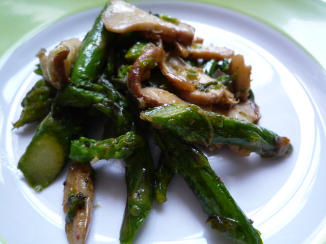Bolli&amp;#39;s Kitchen: Asperges vertes sautées avec mousserons - Gebratener ...