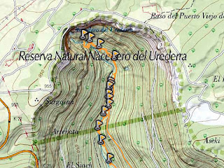 288 El Senderismo Manuales Prácticos Aprender a Utilizar el Mapa la Brújula .  www.casaruralurbasa.com . El Senderismo  complementado con Manuales Prácticos, es una manera útil de Aprender a utilizar el Mapa y la Brújula.    Saber orientarnos en el monte  y en la naturaleza es un aspecto muy importante, ya que nos abre la posibilidad de conocer y recorrer lugares y parajes, que de otra manera sería muy difícil o imposible de realizar.