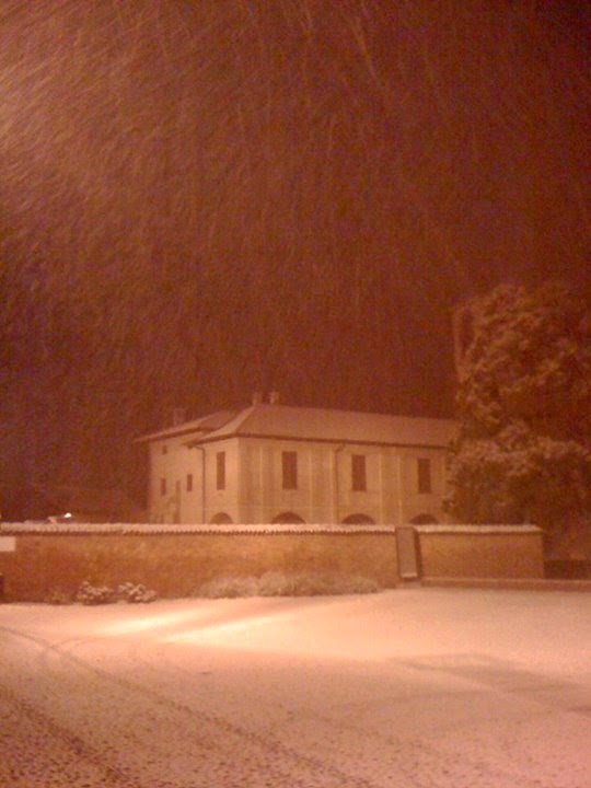 La canonica innevata