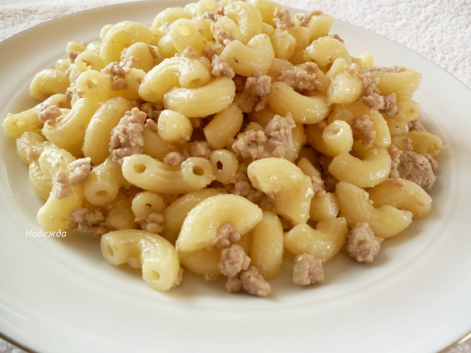 макароны по флотски. макароны по флотски бантики. макароны по флотски красивая подача. макароны по флотски. серые советские макароны.