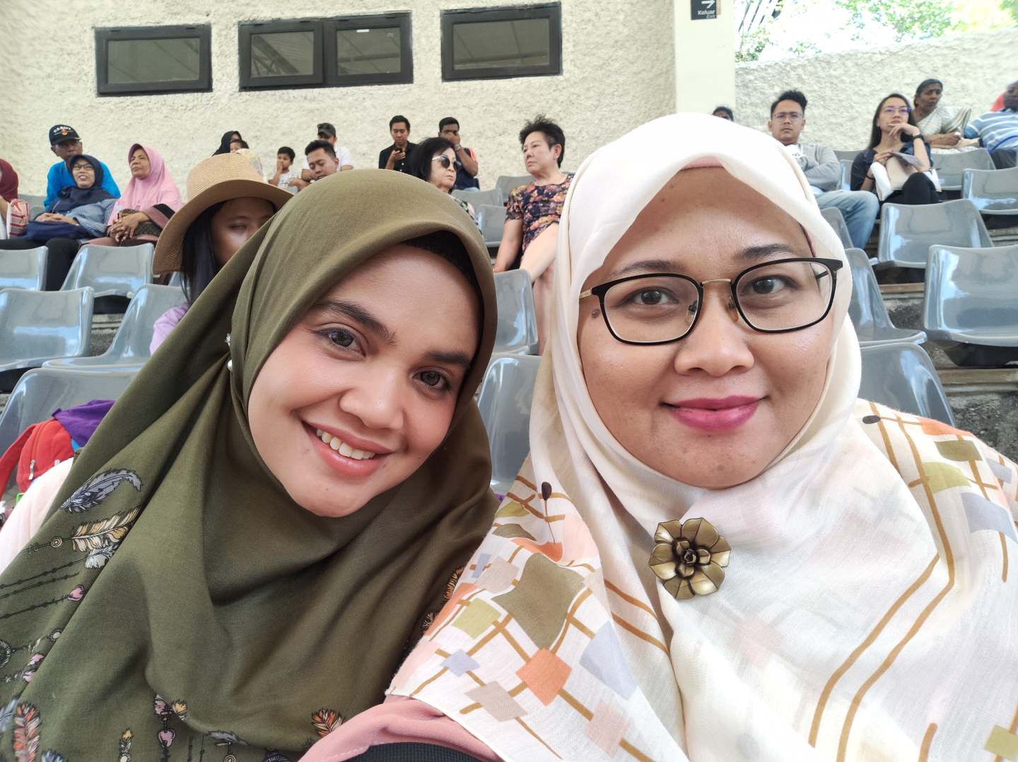 Menonton Pertunjukan Tari di Amphitheatre GWK Bali | Leyla ...