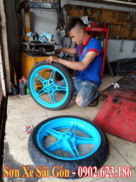 Sơn mâm xe máy Exciter màu xanh nước biển cực đẹp Sơn mâm xe máy Exciter màu xanh nước biển cực đẹp