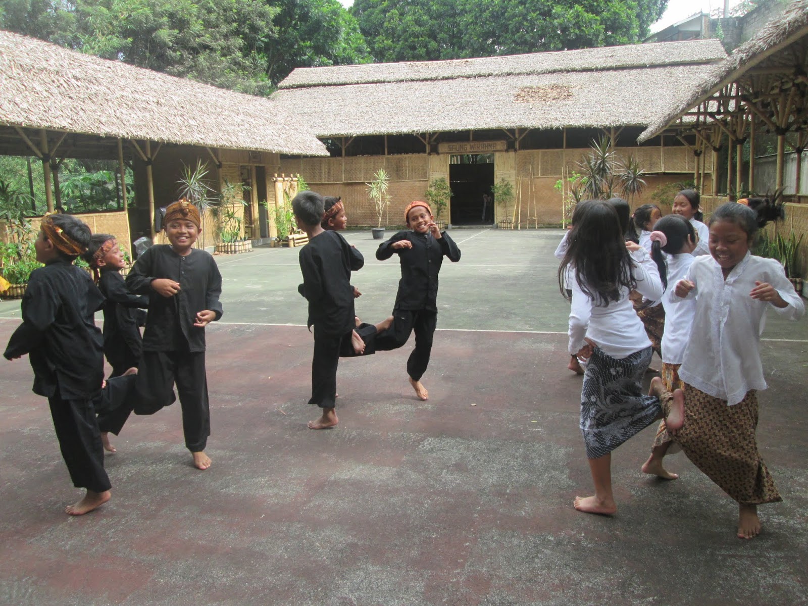 Harga Paket Wisata Edukasi Seni Budaya Di ECO Bambu Cipaku ...