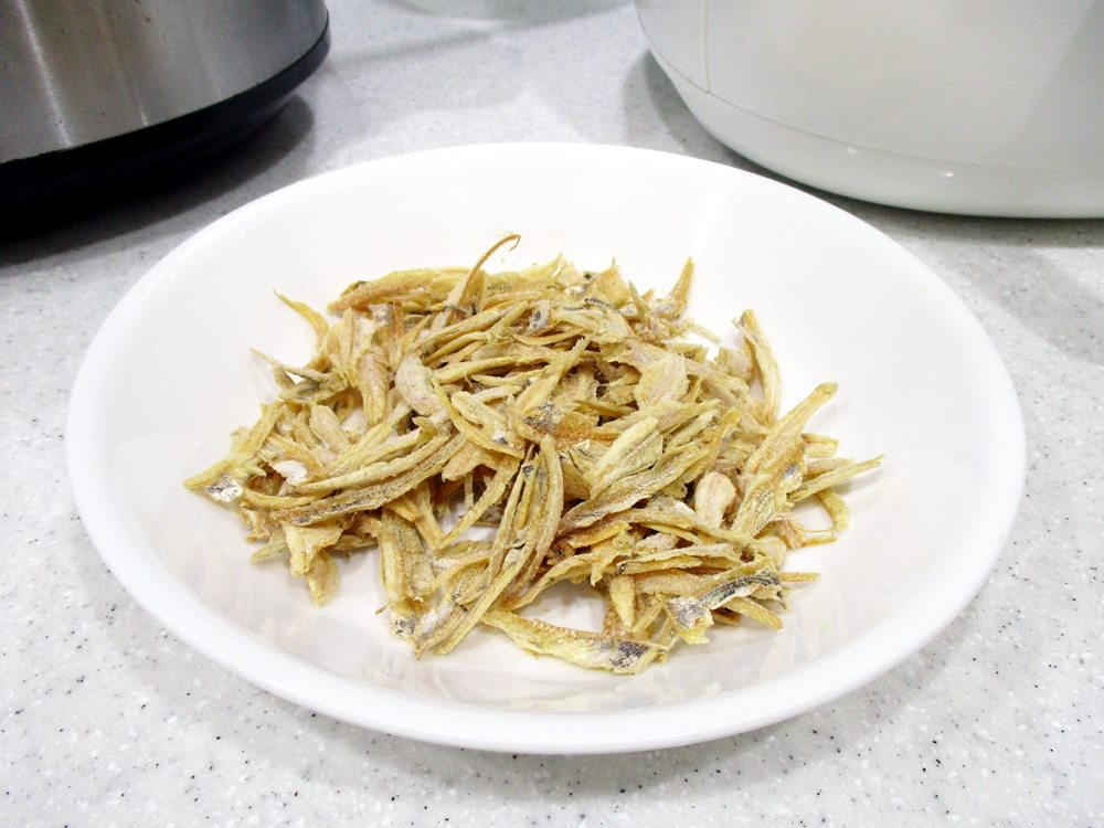 aunty celia's family meals Air fried dried anchovies (Ikan bilis in