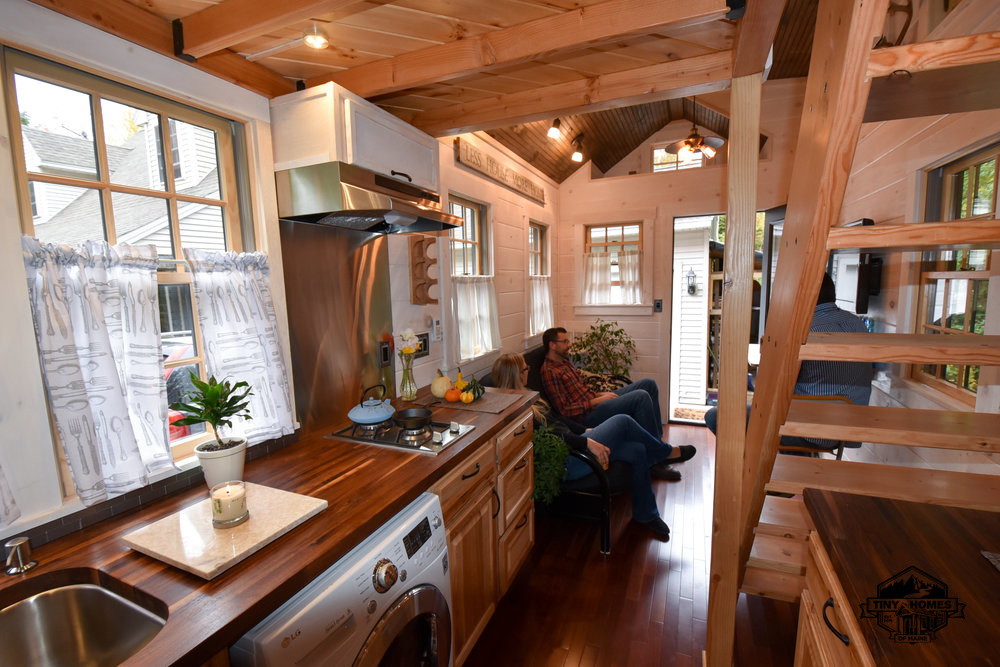 Tiny Homes of Maine Home [ TINY HOUSE TOWN ]