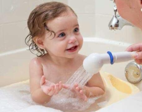 قواعد استحمام الطفل الرضيع 