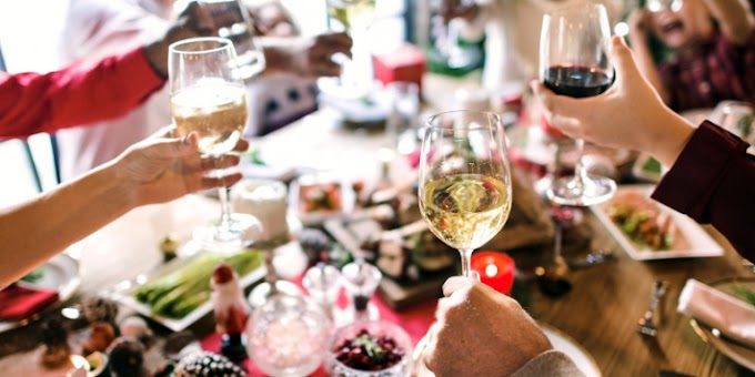  Ρεβεγιόν μέσω 13033: Με τι SMS γίνεται η μετακίνηση για τα Χριστούγεννα και την Πρωτοχρονιά   