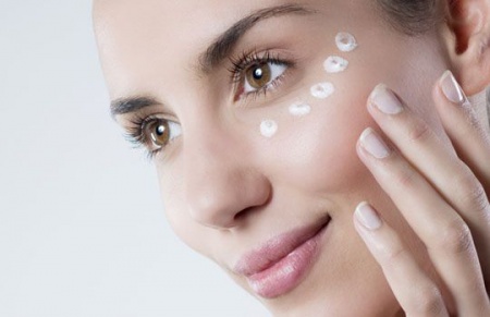 Hide the dark circles with Primer