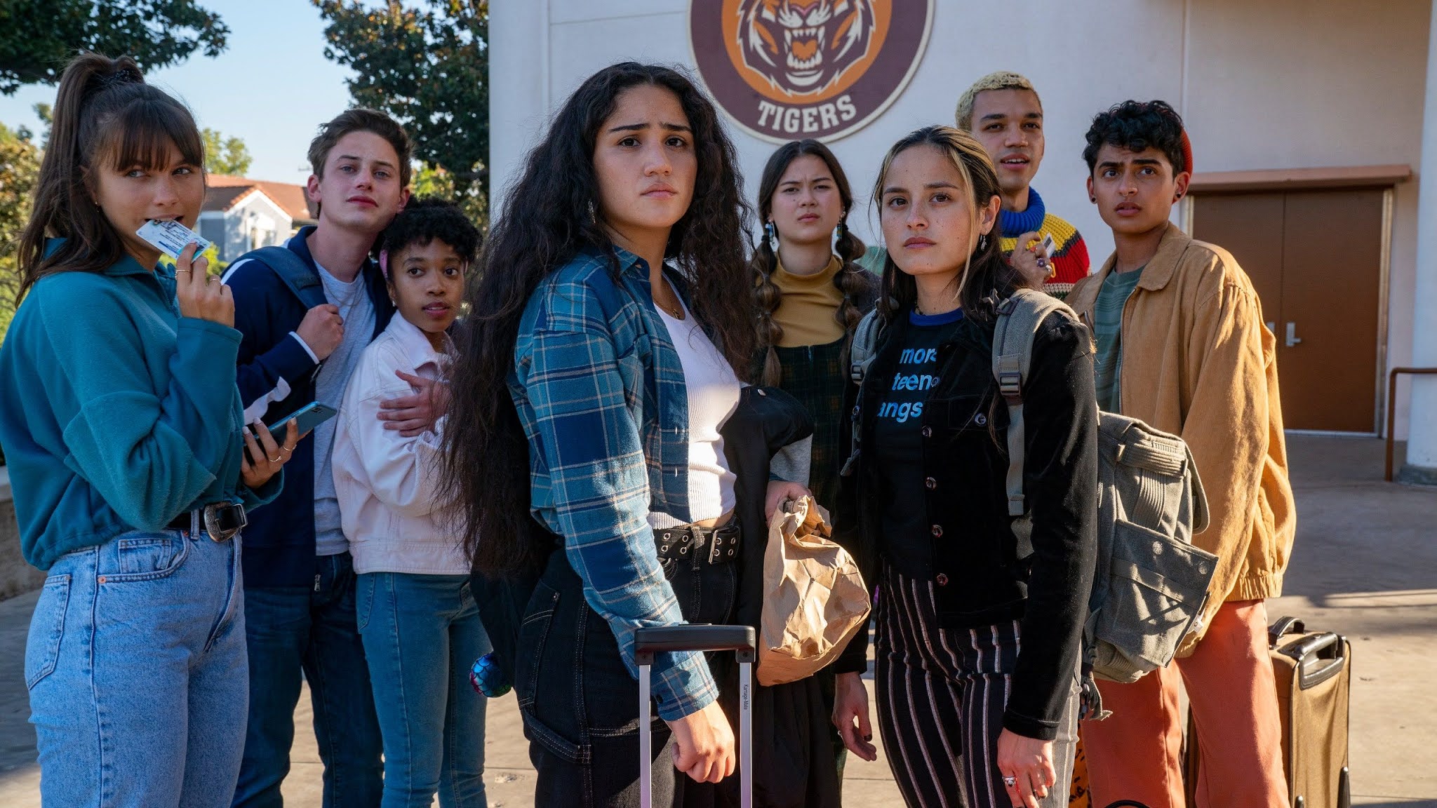 El reparto principal en una escena de 'Genera + ción' Todo el reparto principal de 'Genera + ion' en una de las escenas de la serie HBO España
