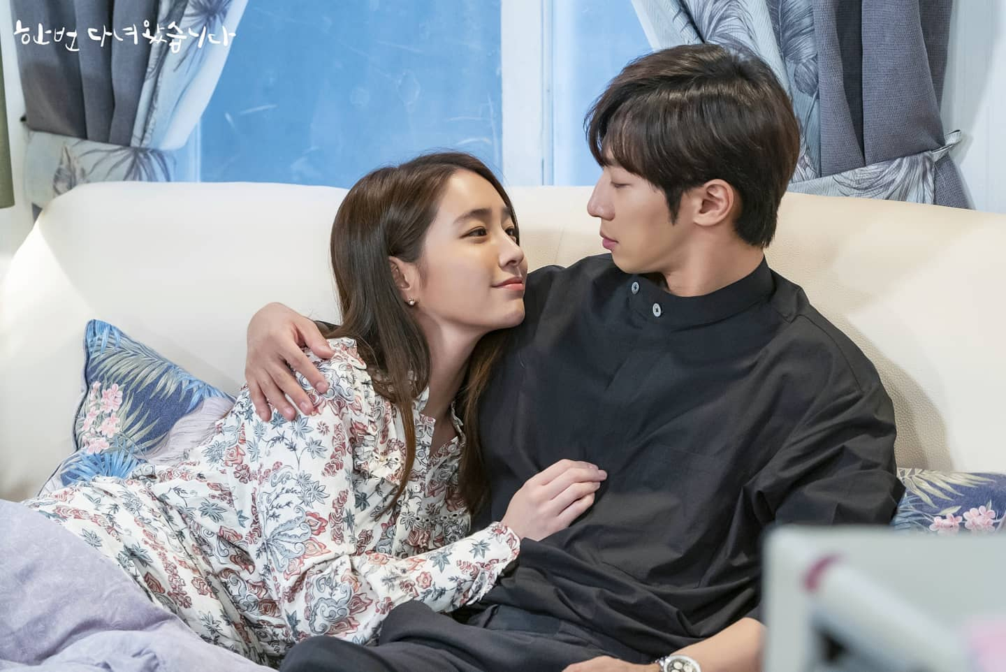 Lee Min Jung And Lee Sang Yeob Cuddle Up On A Romantic Home Date In Once Again