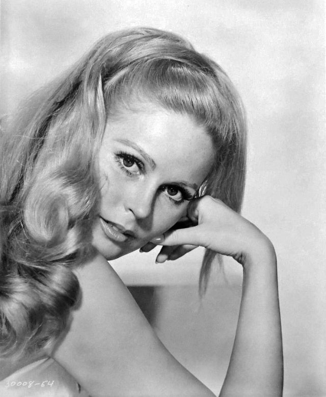 35 Fabulous Photos of Veronica Carlson in the 1960s and ’70s ~ Vintage Everyday