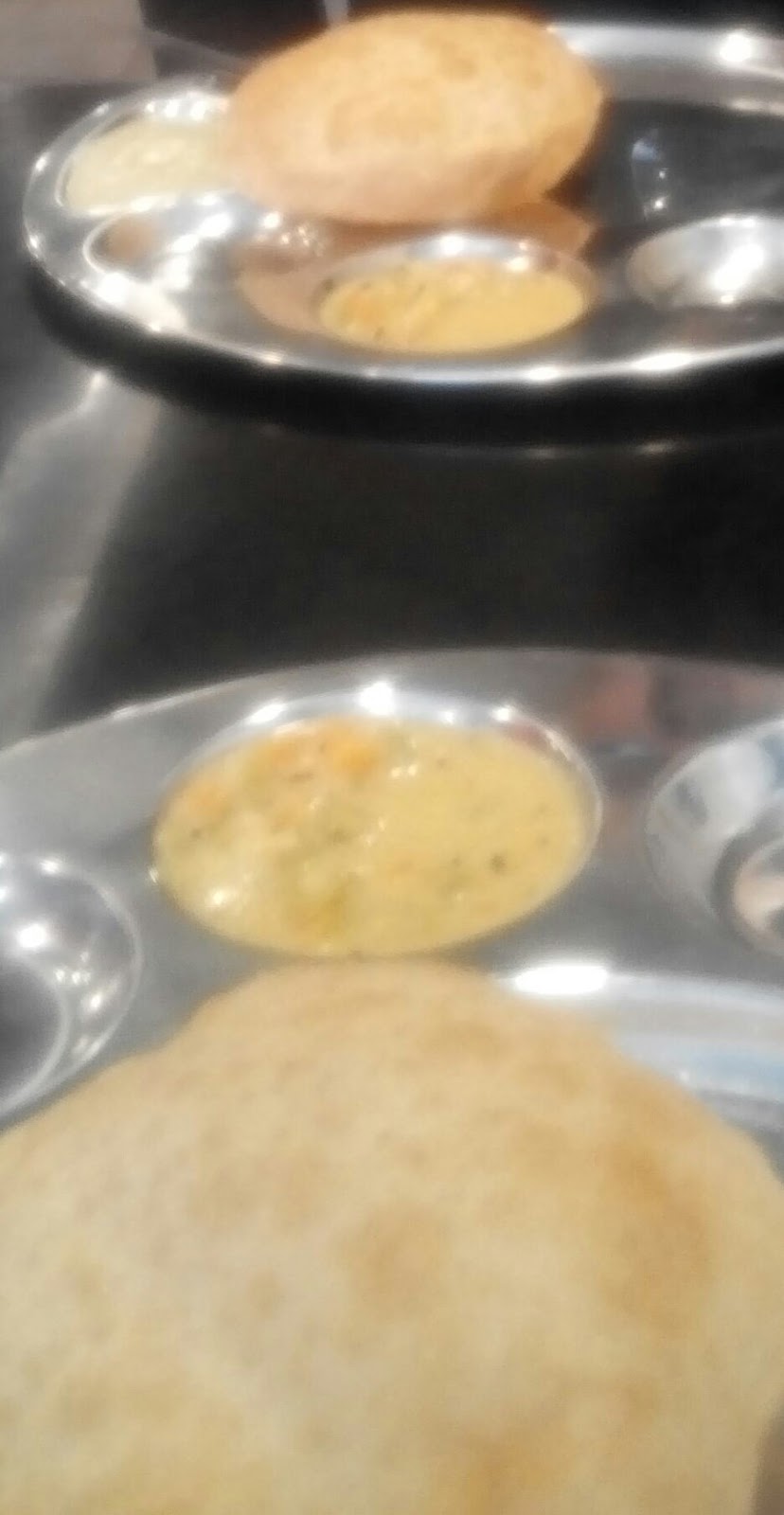 Repas de Noel 2015 - un Thali de MTR avec 19 mets pour 4 euros