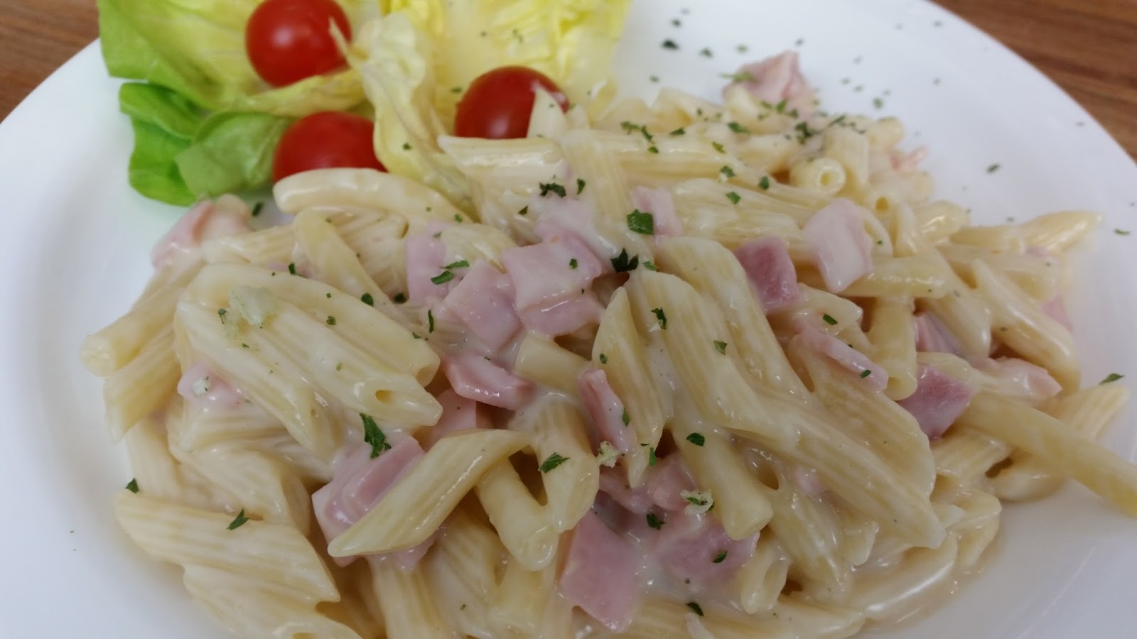 Makkaroni mit Käse mit Schinken