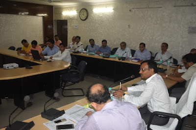 लंबित भू-अर्जन की समीक्षा