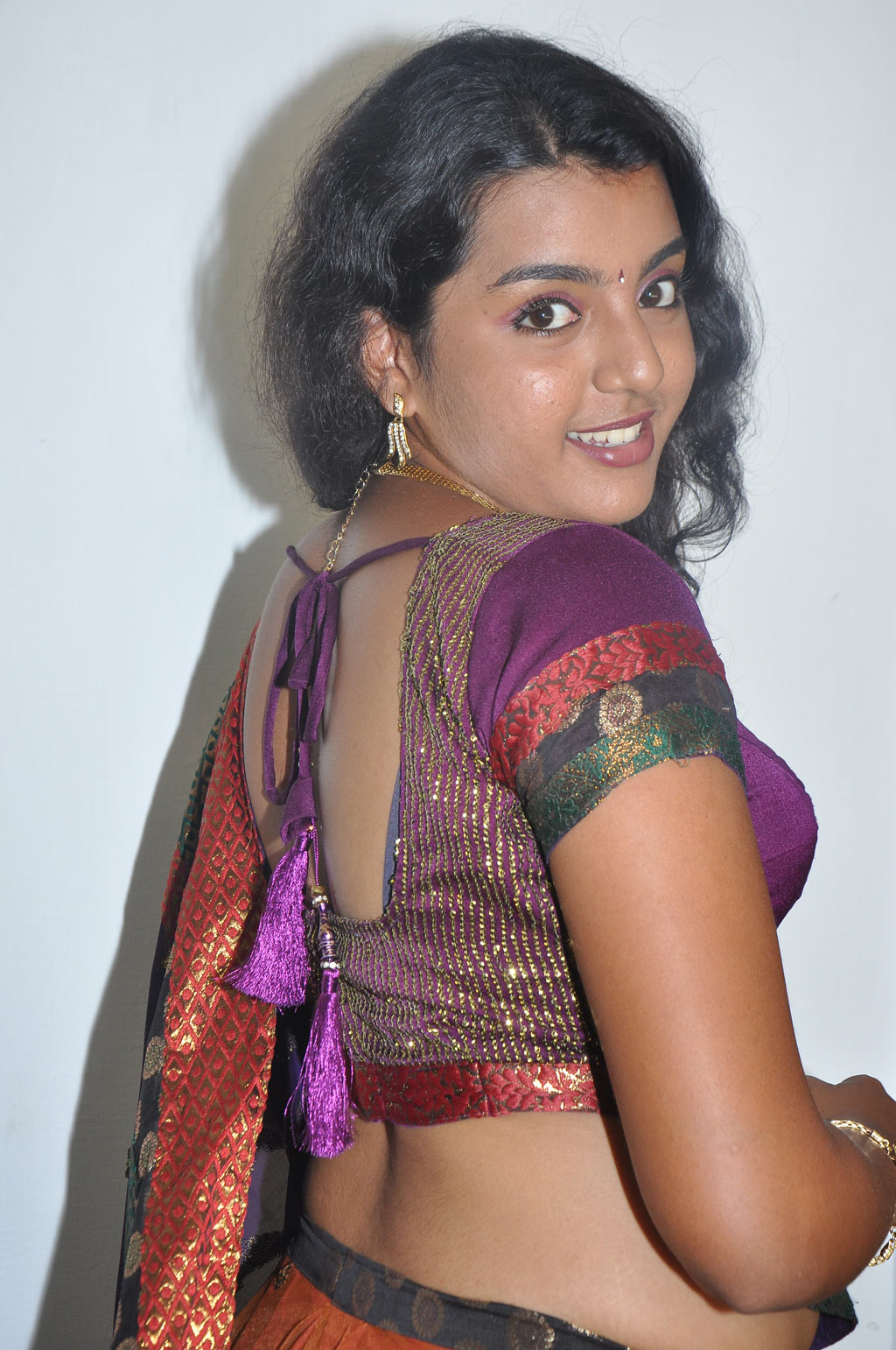 Latest Actress And Actor Pictures Divya Nagesh Sexy And Latest Hot Photos And Latest Pics