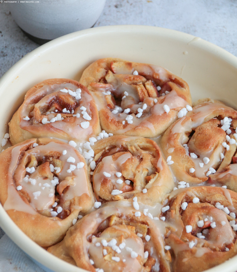 Apfel-Nuss-Hefeschnecken