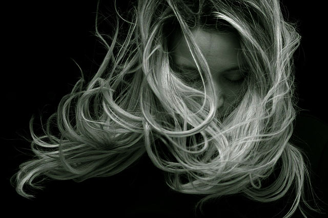 9 Cara Alami Menghilangkan Rambut Bercabang dan Kering dengan Mudah dan