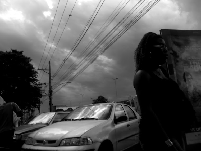 CA  _mulher de costas para para carro_ rio de janeiro - RJ / BRASIL