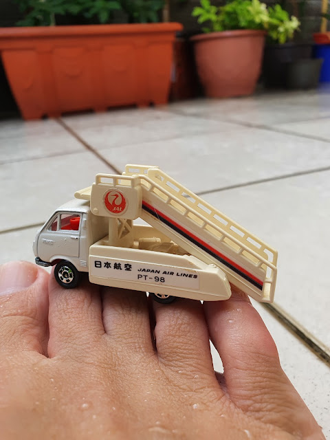 Tomica Toyota Hiace 日本航空