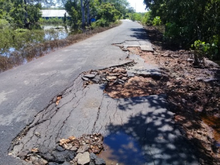 Kerusakan jalan akibat banjir KUMPUL ENGINEER