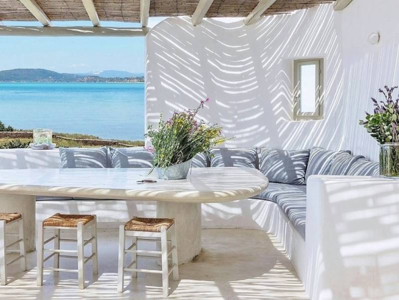 Golden Light and Design Pieces in a Swedish Apartment