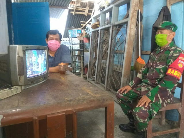 Babinsa Koramil Tangen  Berikan Pemahaman New Normal Ke Warga Lewat Komsos