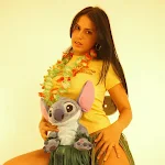 Andrea Rincon, Selena Spice Galería 13: Hawaiana Camiseta Amarilla Foto 47