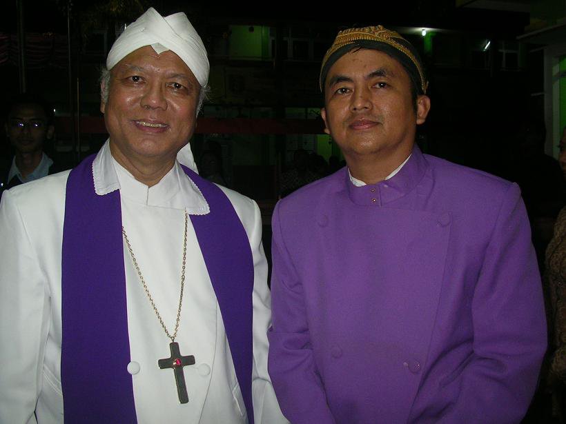 Bersama Uskup Mgr. Pujosumarto