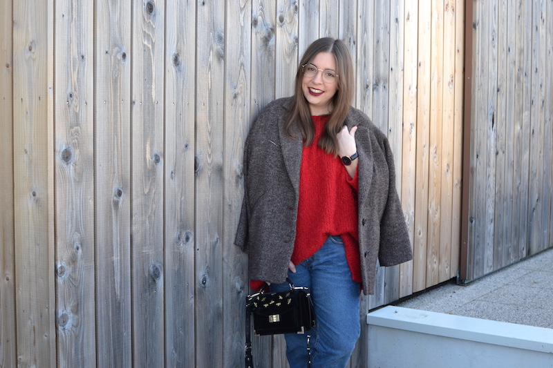 pull rouge American VIntage, manteau Isabel Marant, jean Pull and Bear, sac Emily the Kooples
