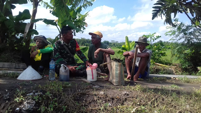 Kedekatan Babinsa Dengan Para Petani