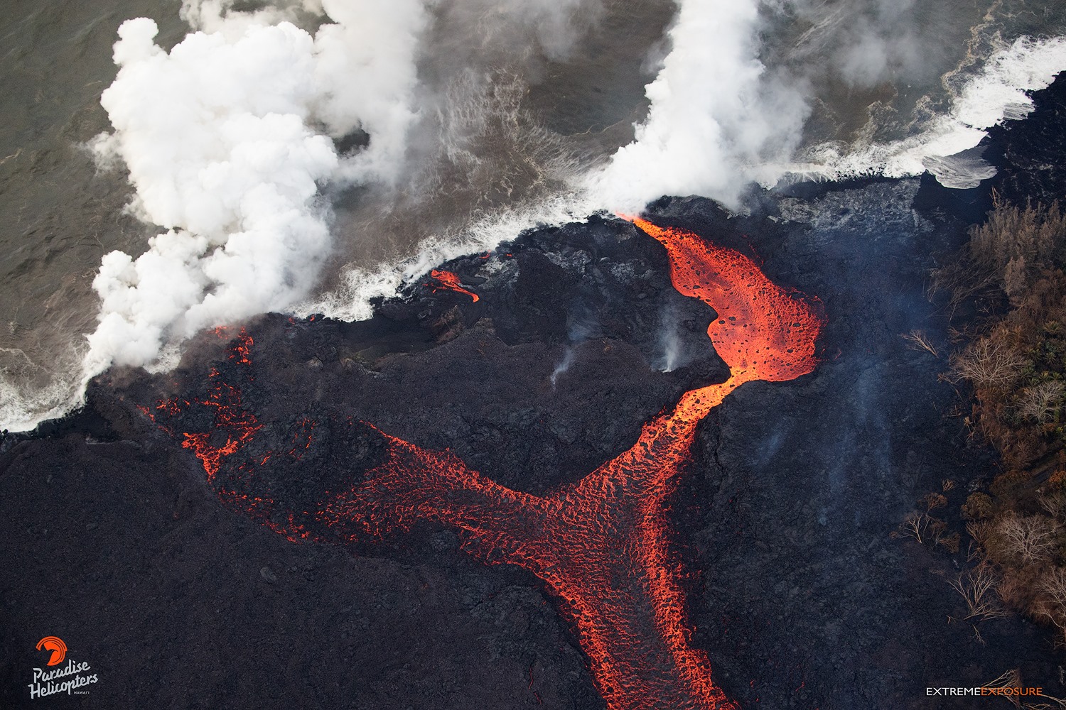 Какие опасные природные явления связаны с литосферой. Извержение вулкана Санторини. Гавайи вулканы. Вулкан Килауэа 2023. Стихийные бедствия извержение вулкана.