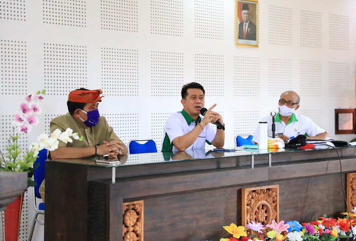 Bupati Suwirta Target Turunkan Angka Kemiskinan Tiga Persen di 2021