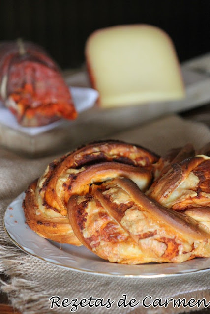 Kringle salado de sobrasada y queso de Rezetasdecarmen.com