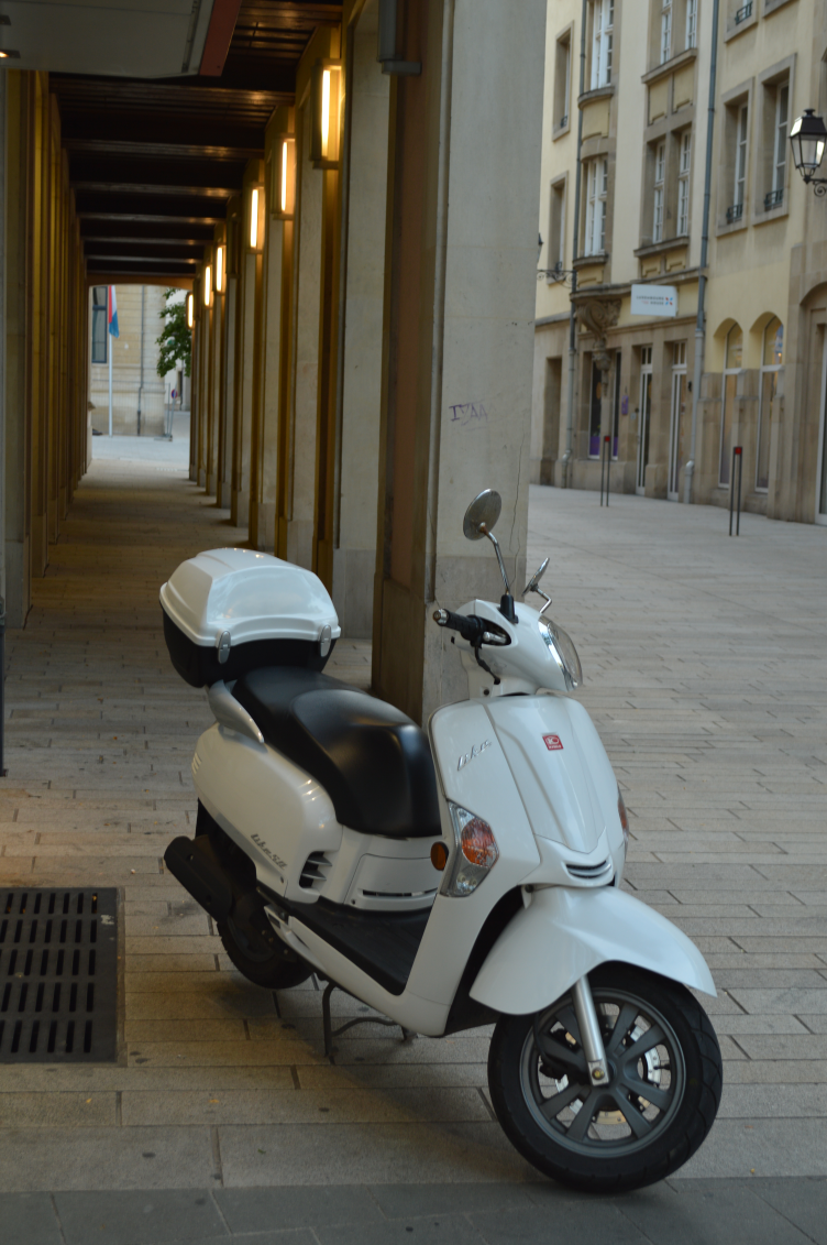 vespas in europe, vespa photos, vespa Italy, georgiana quaint