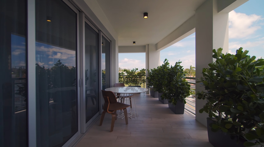 33 Interior Design Photos vs. Tour 327 E Royal Palm Rd #403, Boca Raton, FL