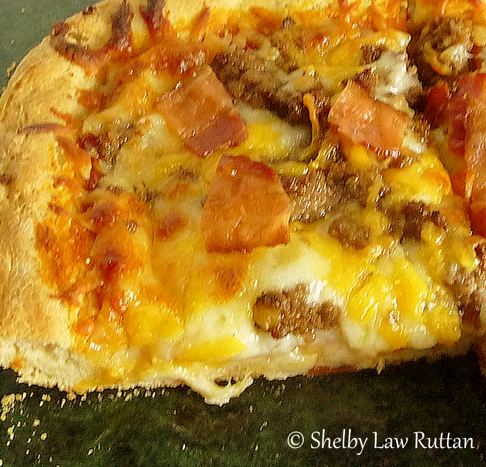 Deep Dish Bacon Cheeseburger Deluxe Pizza Grumpy's Honeybunch