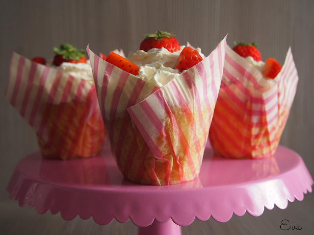 Muffins de nata con fresas
