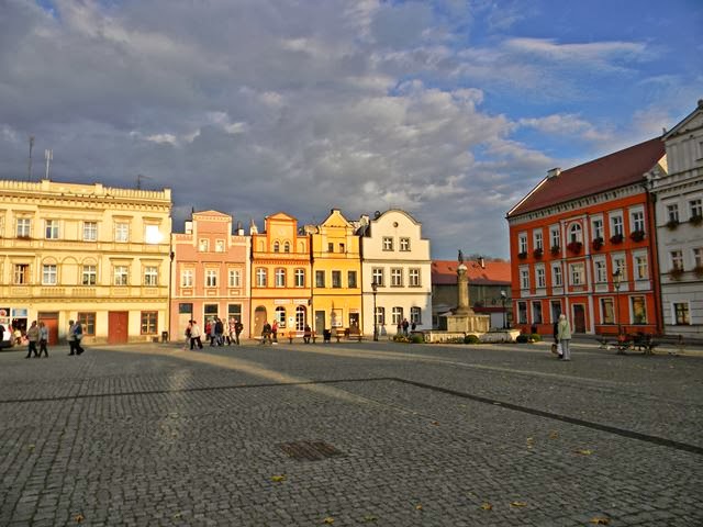 obszerny rynek w Bytomiu Odrzańskim ciekawe miasta, Polska, zabytki, dobre miejsca