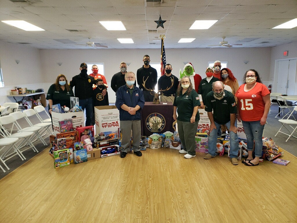 Riverside Police Officers Participate in Christmas Toy Drive
