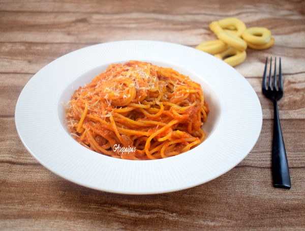 Espaguetis con Salsa de Tomate y Paté. Vídeo Receta