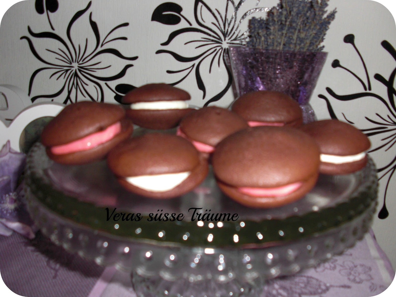 Veras süsse Träume: Schokoladige Whoopie Pies mit Marshmallow-Füllung ... Veras süsse Träume: Schokoladige Whoopie Pies mit Marshmallow-Füllung ...