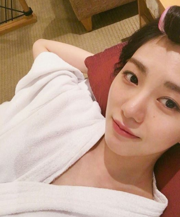 민낮vs화장했을때 차이가 별로 없는 돌출신 배우 | 인스티즈