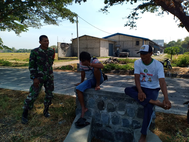 Ciptakan Keharmonisan Babinsa Komsos Dengan Petani