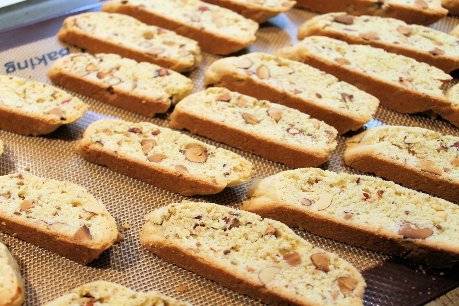 Cantucci di Prato (double baked almond cookies) - EnriLemoine