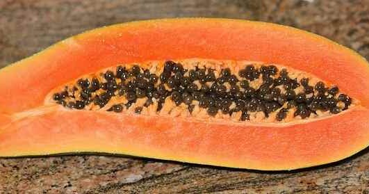 ما هي فوائد فاكهة البابايا للجسم وقيمتها الغذائية؟