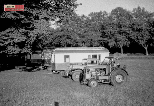 Roulotte d'habitations et tracteurs 