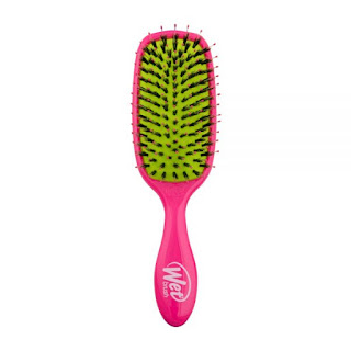 The Wet Brush Shine Enhancer in Pink