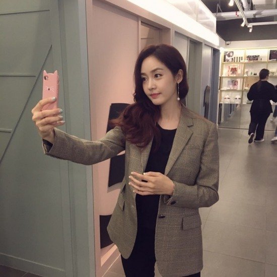 Sung Yuri escapes time with her FinKL beauty